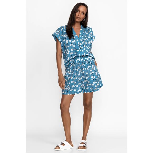 nwt JOHNNY WAS sz XL printed Flounce Short in ditsy blue and white floral